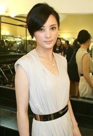 娱乐圈最新爆料的标题有哪些,明星动向揭秘,热点事件盘点 第1张 娱乐圈最新爆料的标题有哪些,明星动向揭秘,热点事件盘点 第1张